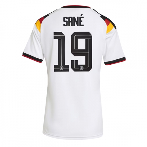Billige Fotballdrakt Tyskland Leroy Sane #19 Replika Hjemmedrakt Dame VM 2026 Kortermet Billige Fotballdrakt Tyskland Leroy Sane #19 Replika Hjemmedrakt Dame VM 2026 Kortermet